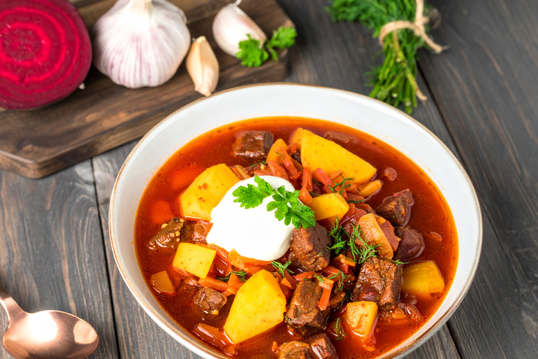 Shakshouka – idealne śniadanie na lato i zimę