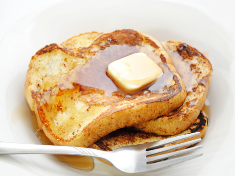 Tosty francuskie – kulinarny powrót do dzieciństwa